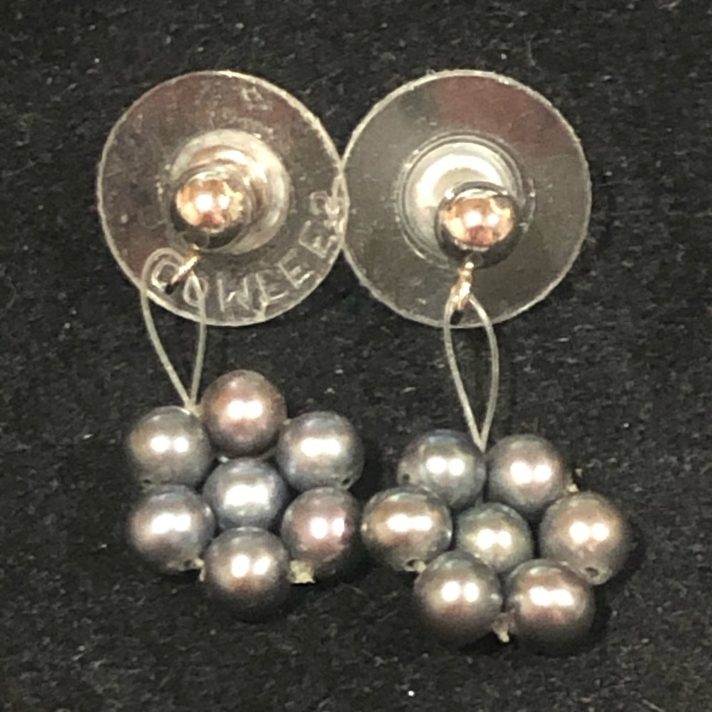 Cute black pearl earrings